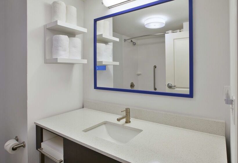 هتل Hampton Inn White River Junction