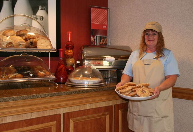 هتل Hampton Inn White River Junction