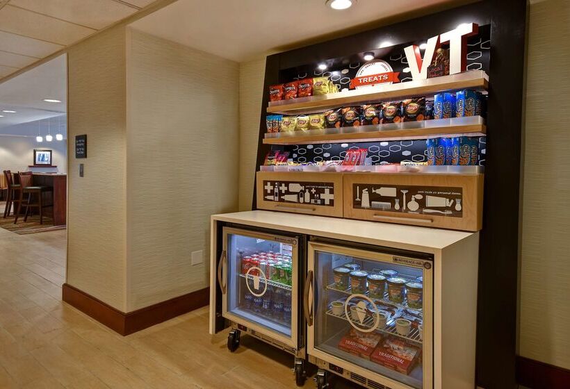 هتل Hampton Inn White River Junction