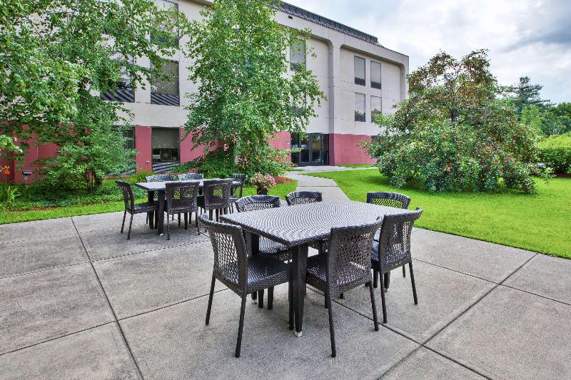 هتل Hampton Inn White River Junction