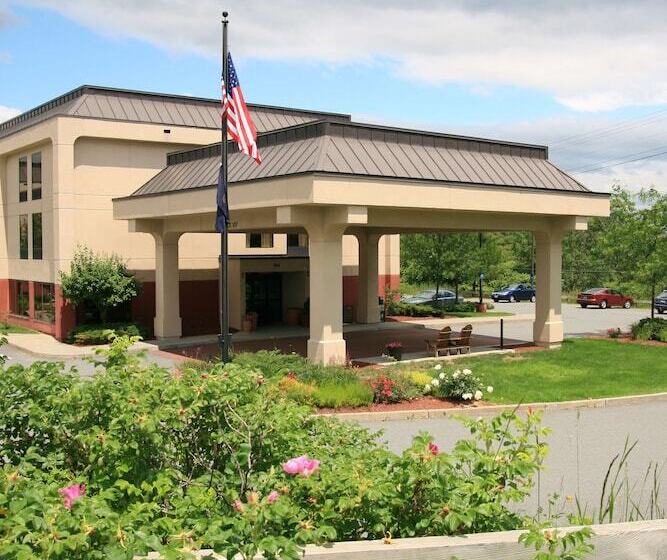 هتل Hampton Inn White River Junction