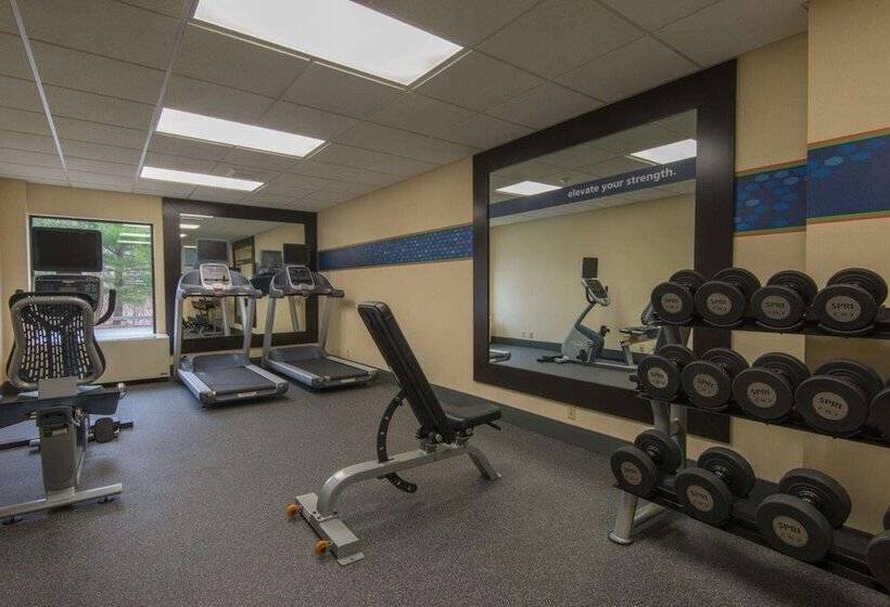 هتل Hampton Inn White River Junction