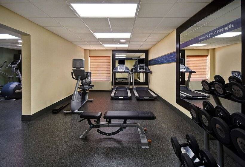 هتل Hampton Inn White River Junction