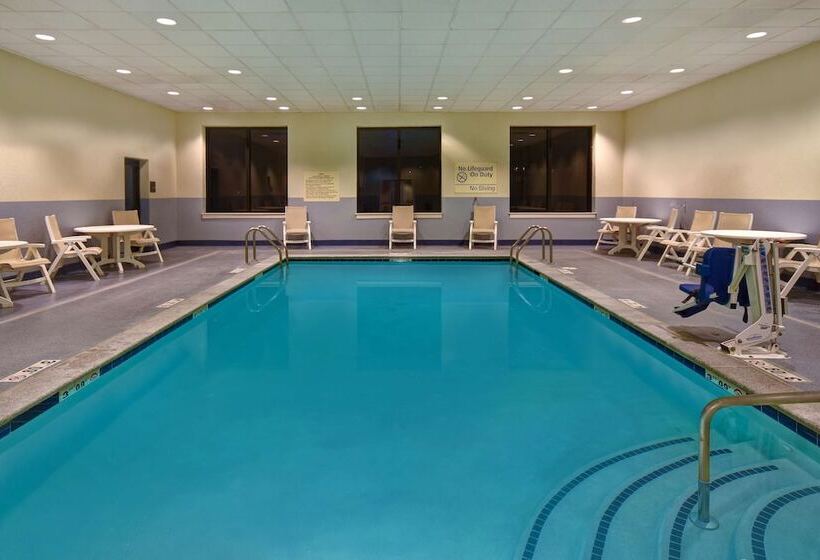 هتل Hampton Inn White River Junction