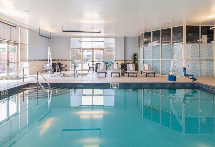 בית מלון כפרי Hilton Columbus/polaris