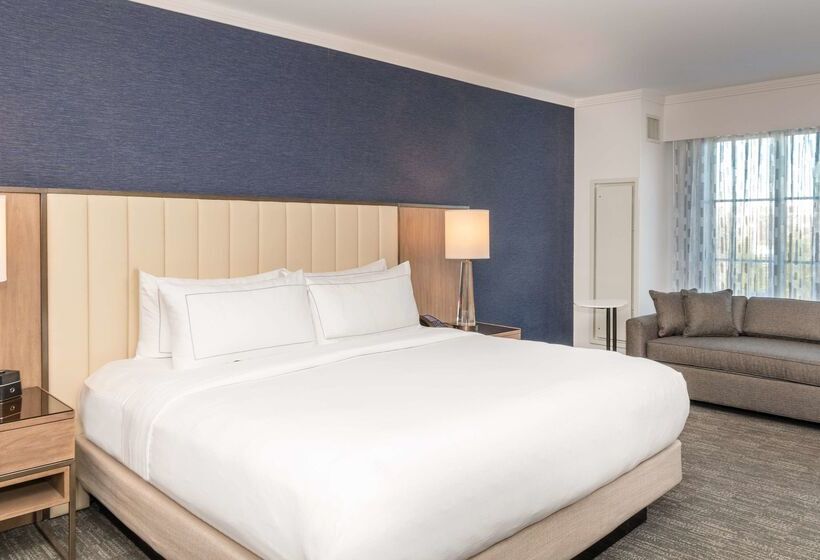 هتل Hilton Columbus/polaris