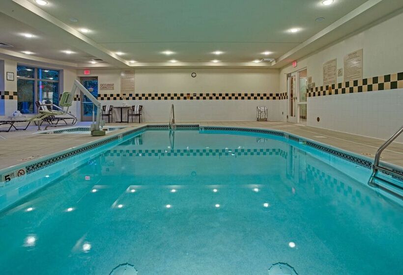 호텔 Hilton Garden Inn Cleveland Airport