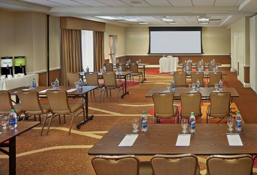 هتل Hilton Garden Inn Danbury