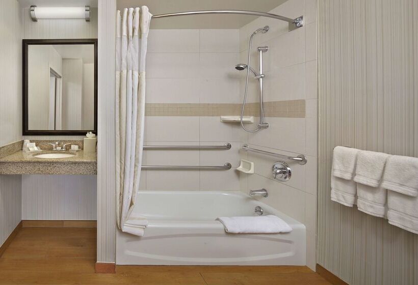 هتل Hilton Garden Inn Danbury