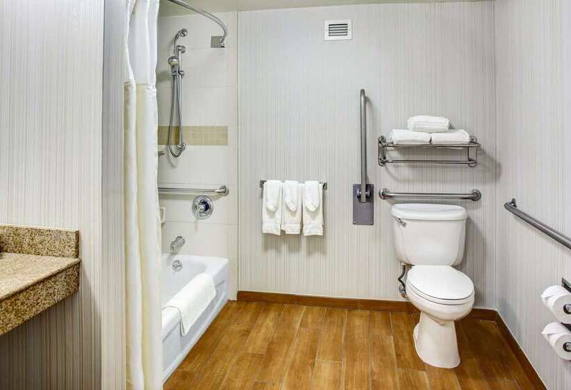 هتل Hilton Garden Inn Danbury