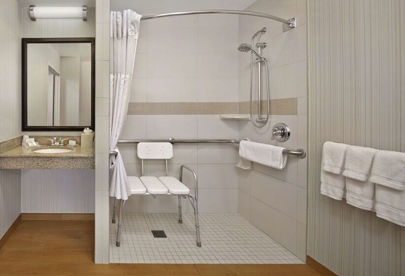 هتل Hilton Garden Inn Danbury