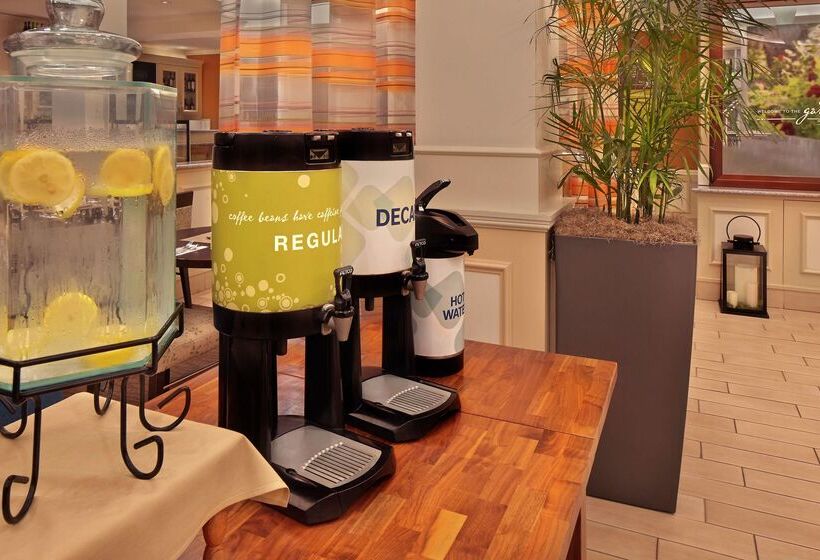 هتل Hilton Garden Inn Danbury