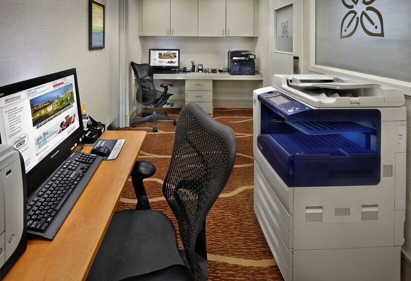 هتل Hilton Garden Inn Danbury