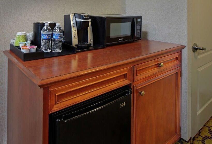 هتل Hilton Garden Inn Danbury