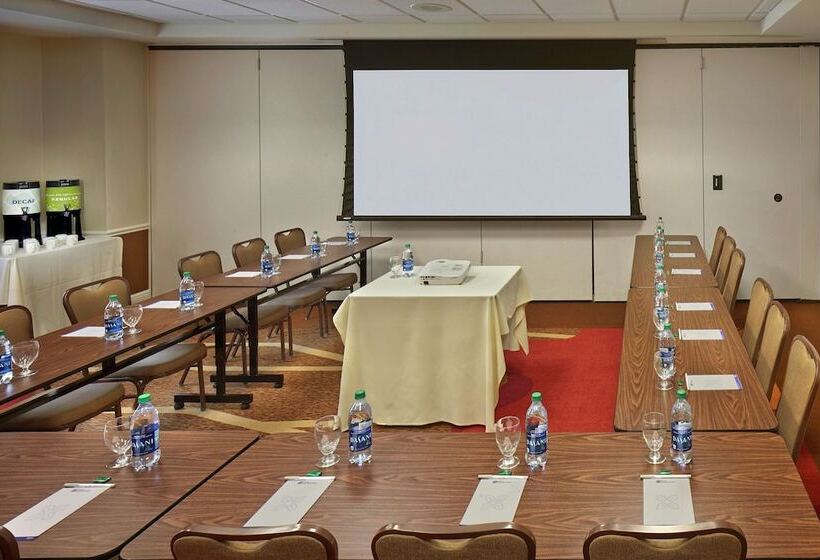 هتل Hilton Garden Inn Danbury