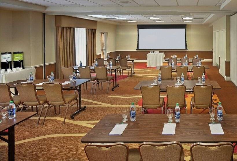 هتل Hilton Garden Inn Danbury