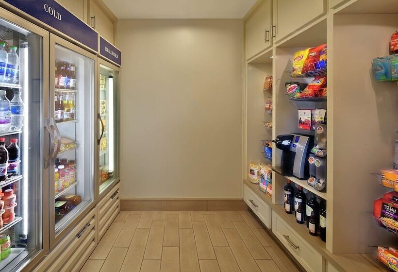 هتل Hilton Garden Inn Danbury