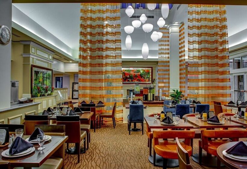 هتل Hilton Garden Inn Danbury