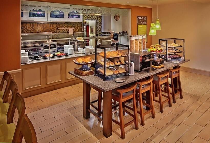 هتل Hilton Garden Inn Danbury