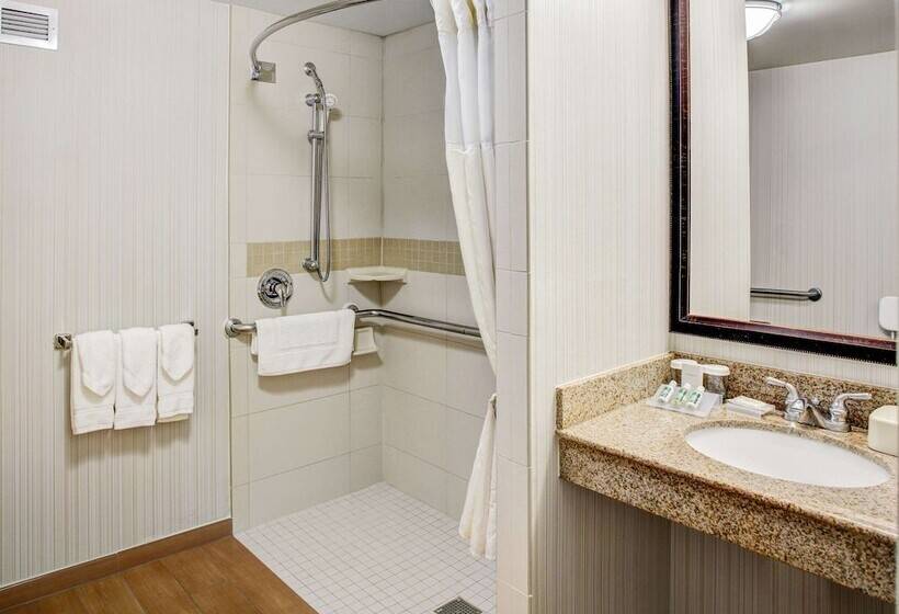 هتل Hilton Garden Inn Danbury