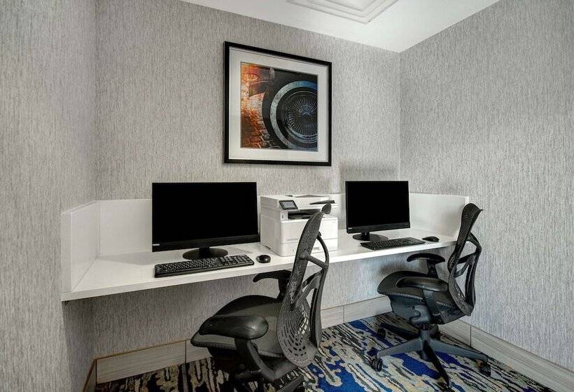 酒店 Hilton Garden Inn Detroit Metro Airport