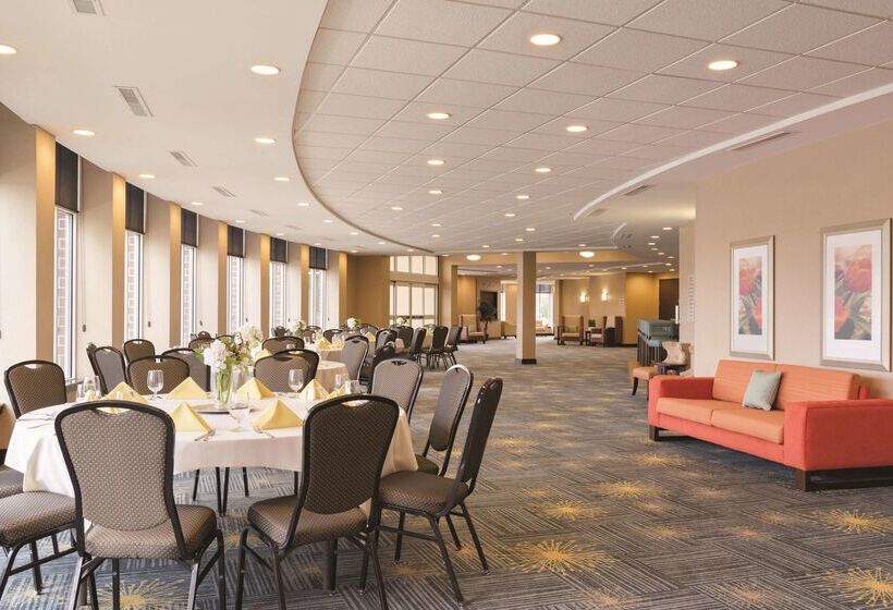 Отель Hilton Garden Inn Fargo