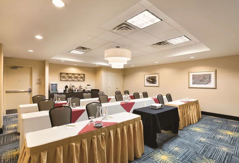 호텔 Hilton Garden Inn Fargo