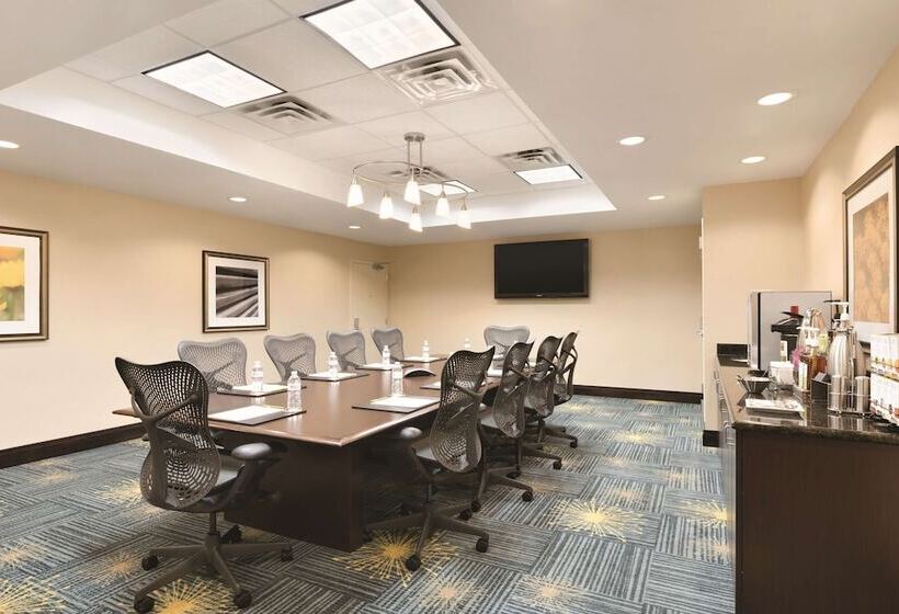 Отель Hilton Garden Inn Fargo