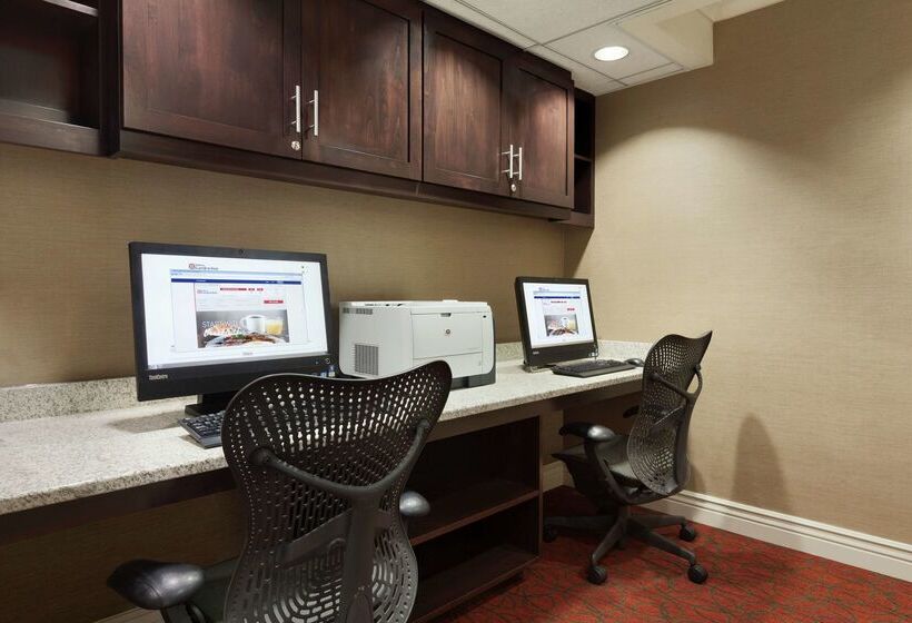 Отель Hilton Garden Inn Gilroy