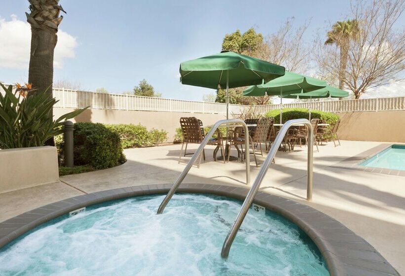 Отель Hilton Garden Inn Gilroy