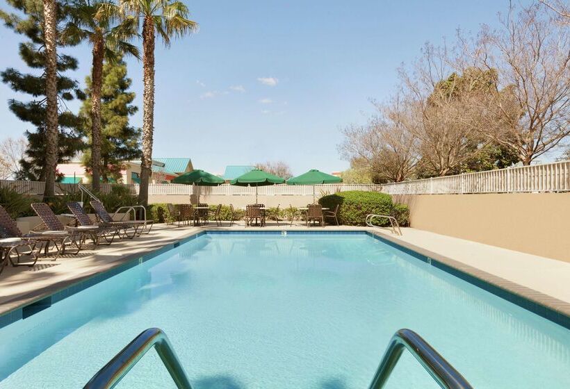 Отель Hilton Garden Inn Gilroy