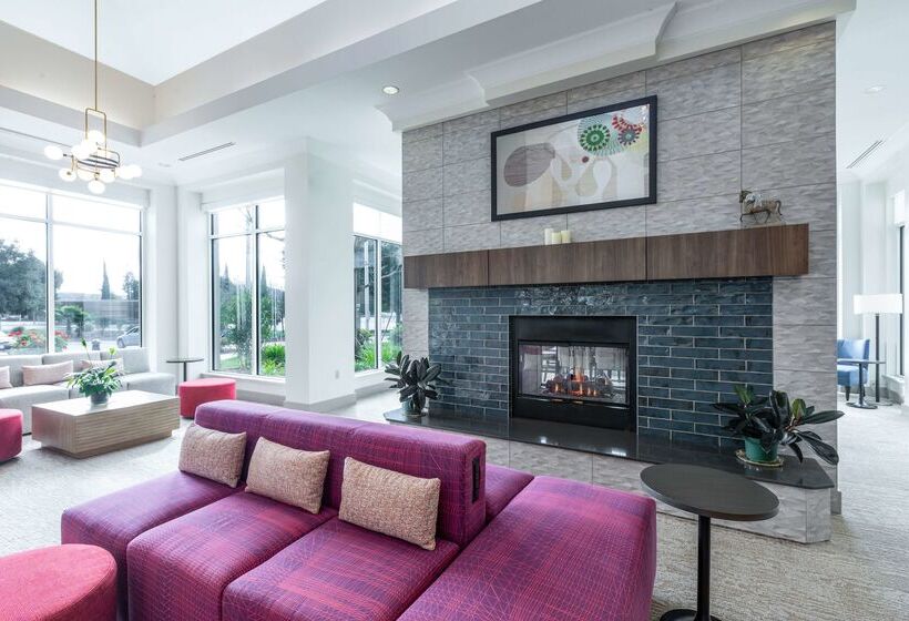 Отель Hilton Garden Inn Gilroy