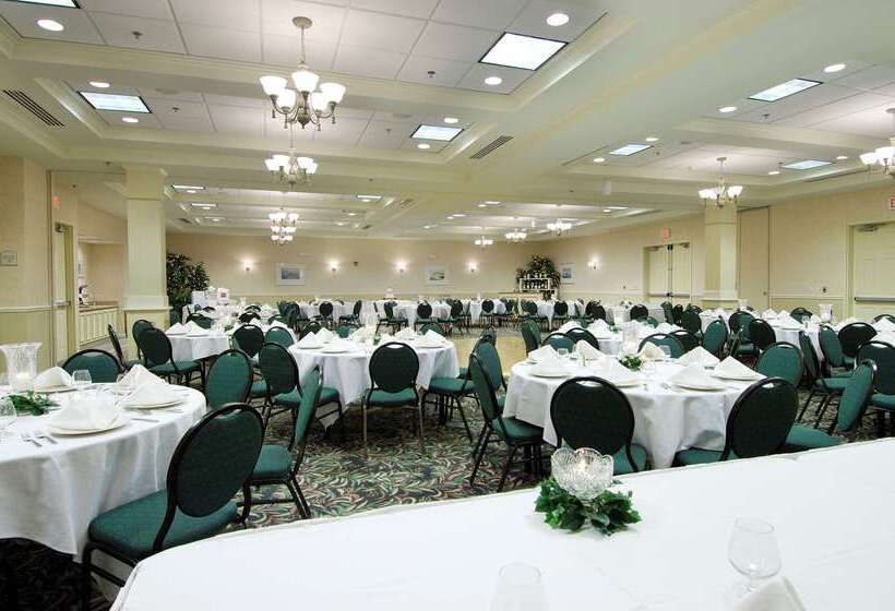 هتل Hilton Garden Inn Grand Forksund