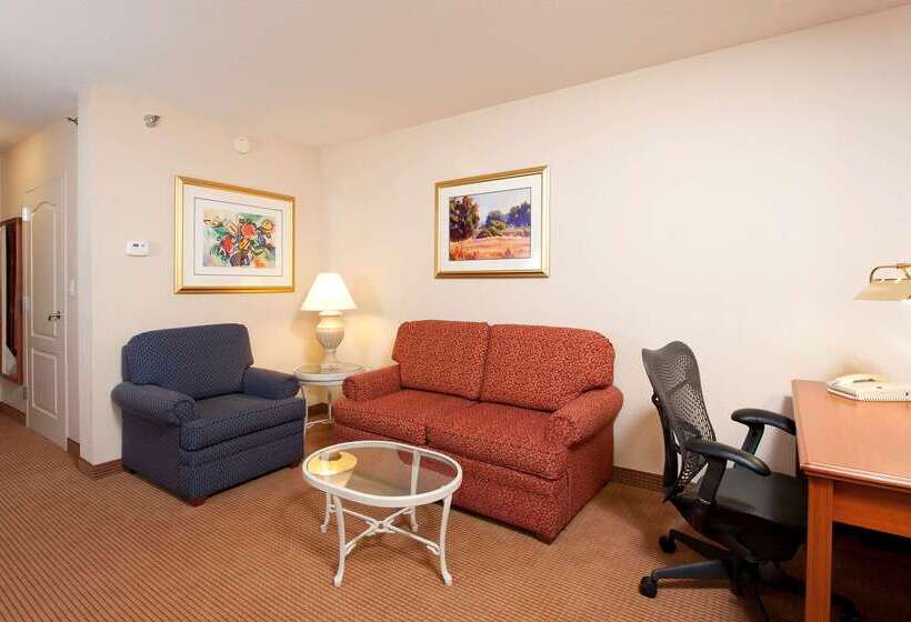 هتل Hilton Garden Inn Grand Forksund