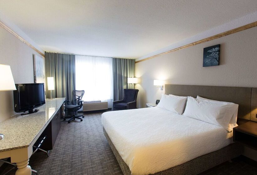 هتل Hilton Garden Inn Grand Forksund