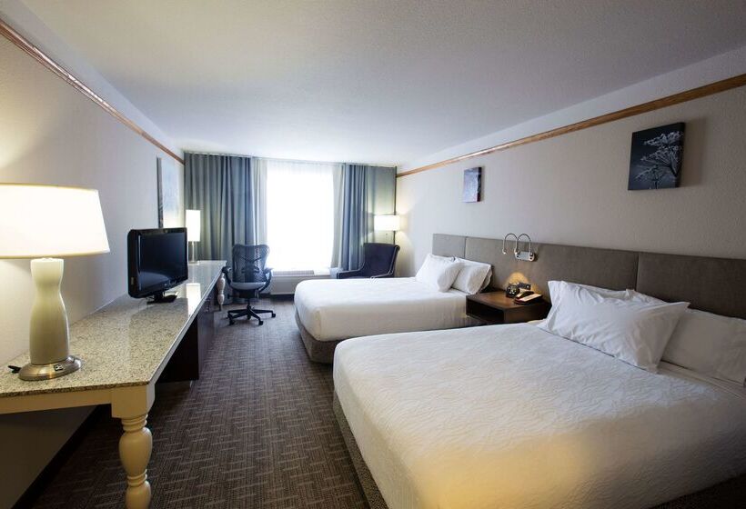 هتل Hilton Garden Inn Grand Forksund