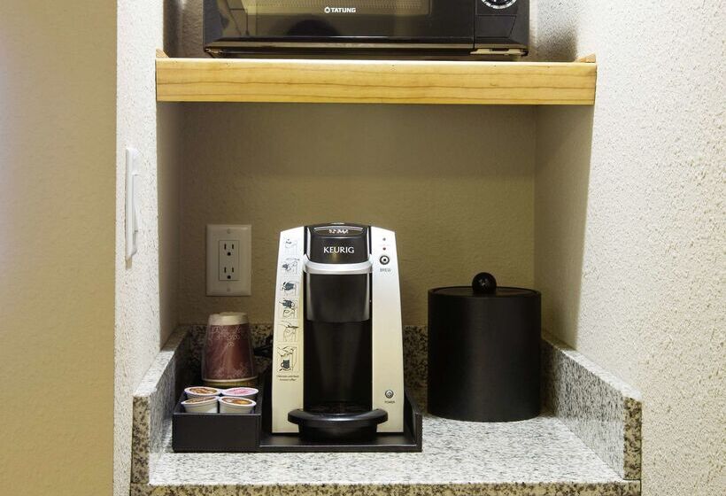 هتل Hilton Garden Inn Grand Forksund