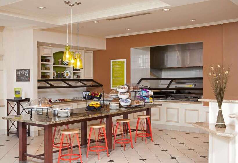 هتل Hilton Garden Inn Grand Forksund