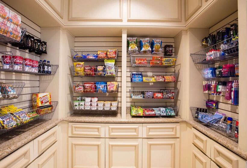 هتل Hilton Garden Inn Grand Forksund