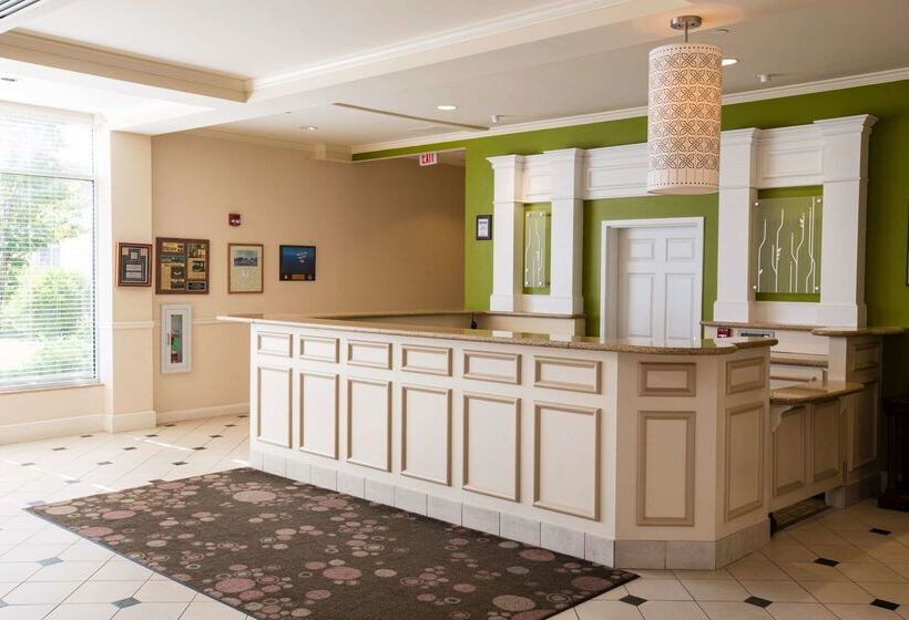 هتل Hilton Garden Inn Grand Forksund