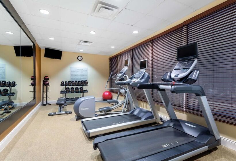 هتل Hilton Garden Inn Islip/macarthur Airport