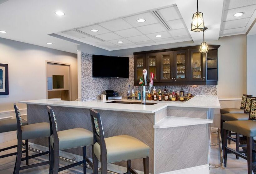 هتل Hilton Garden Inn Islip/macarthur Airport