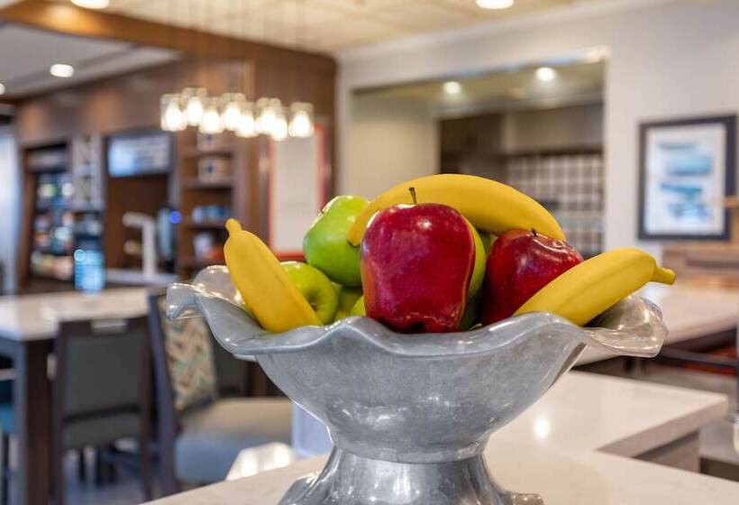 هتل Hilton Garden Inn Islip/macarthur Airport