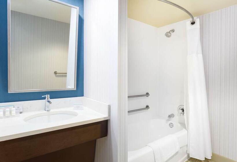 هتل Hilton Garden Inn Islip/macarthur Airport