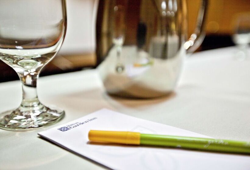 בית מלון כפרי Hilton Garden Inn Oklahoma City Airport