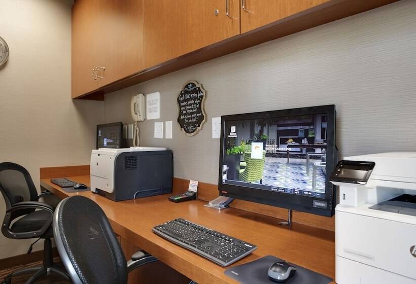 בית מלון כפרי Hilton Garden Inn Oklahoma City Airport