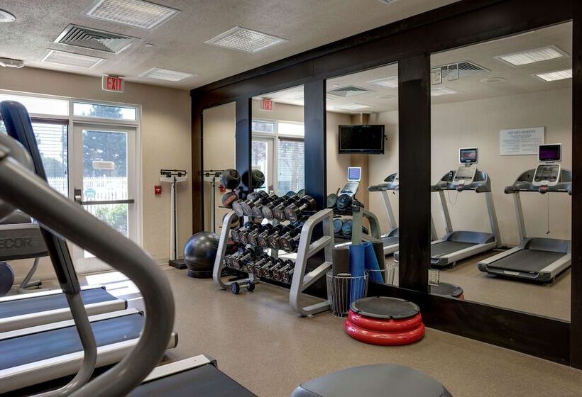 בית מלון כפרי Hilton Garden Inn Oklahoma City Airport