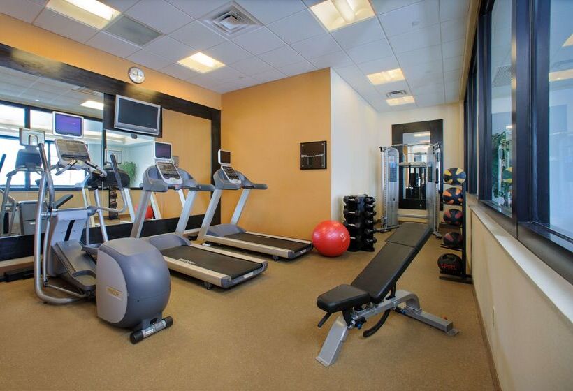 فندق Hilton Garden Inn Portland Downtown Waterfront