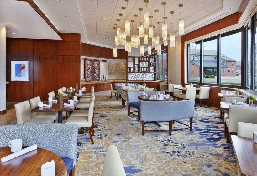 فندق Hilton Garden Inn Portland Downtown Waterfront