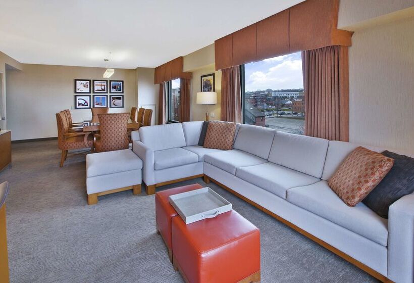 فندق Hilton Garden Inn Portland Downtown Waterfront